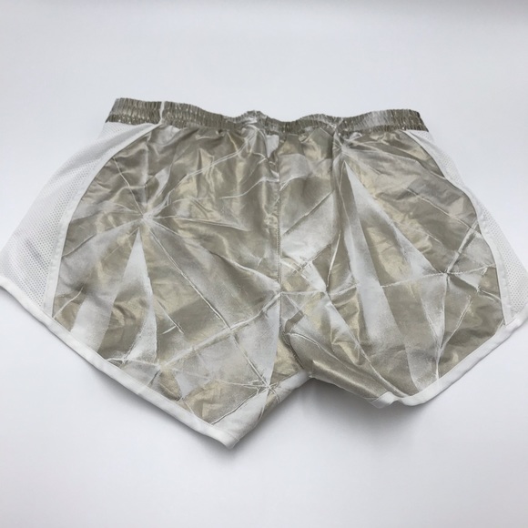 UNDER ARMOUR| Short Fly-By Perforated Shorts Gold - Picture 10 of 11